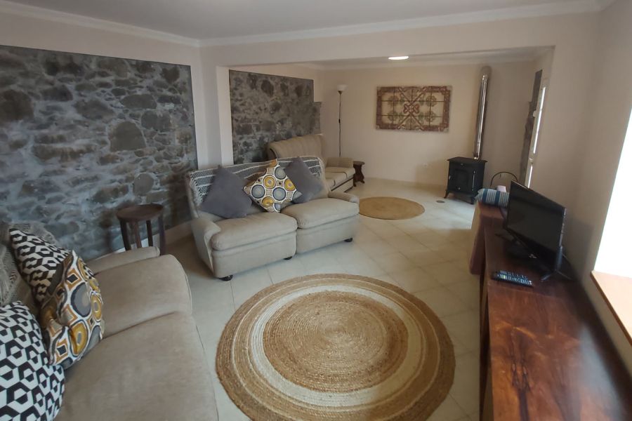 Stone Cottage 02